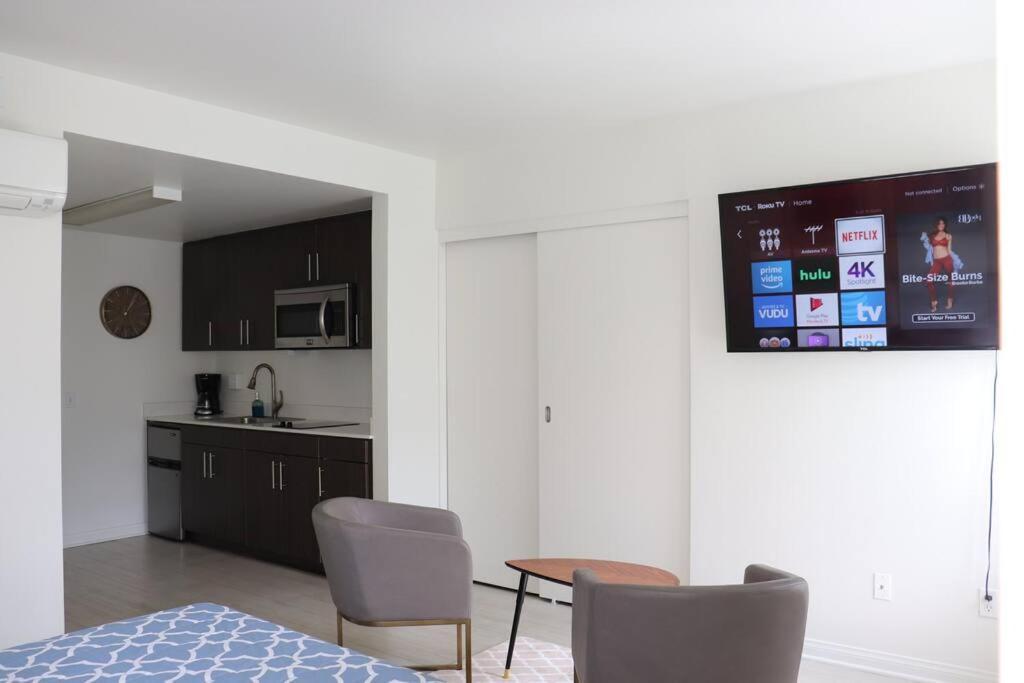 Lovely Studio On The Promenade! Free Parking Los Angeles Exterior photo